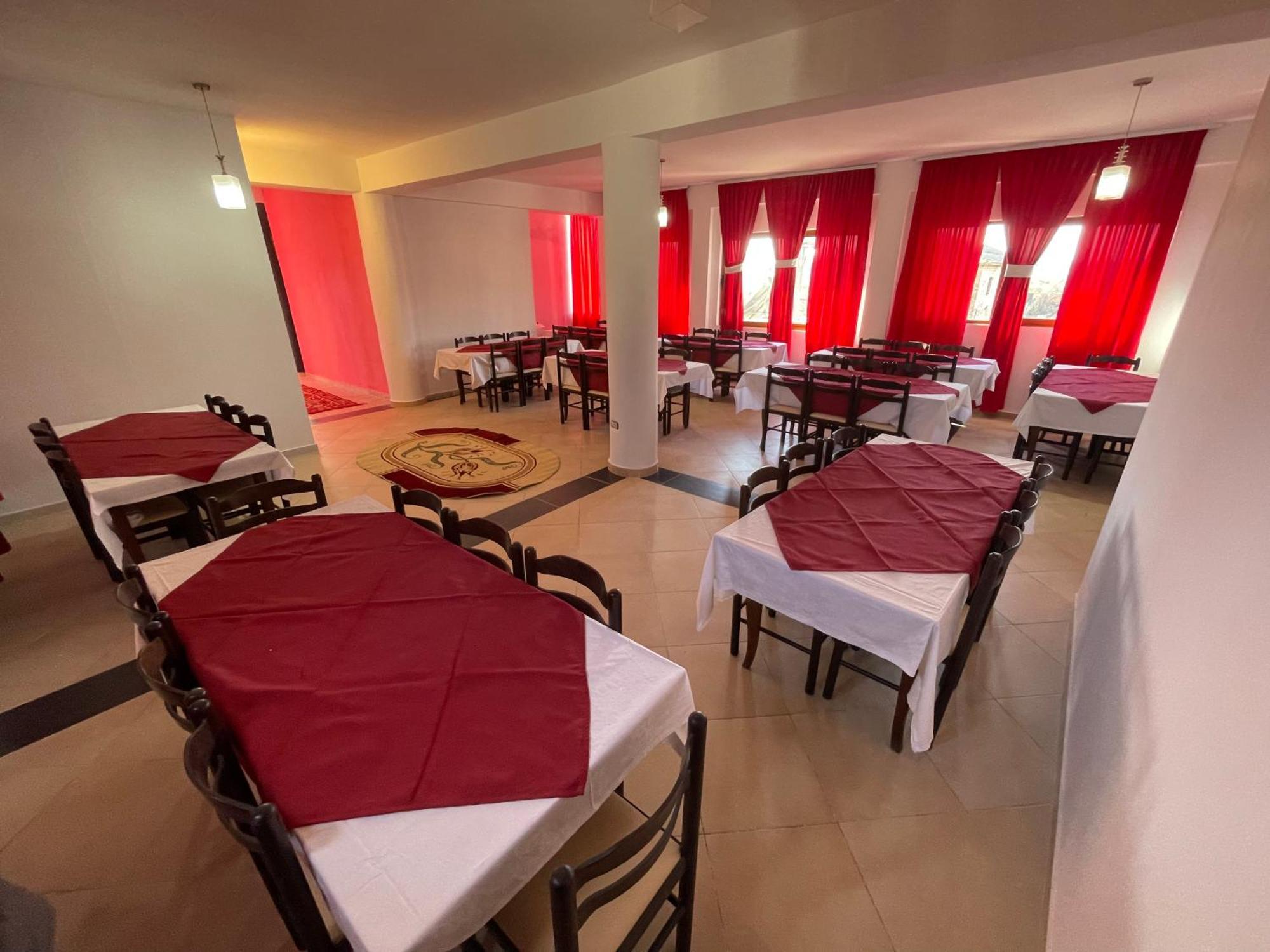 Hotel Bar Restaurant Mete Peshkepi Екстер'єр фото