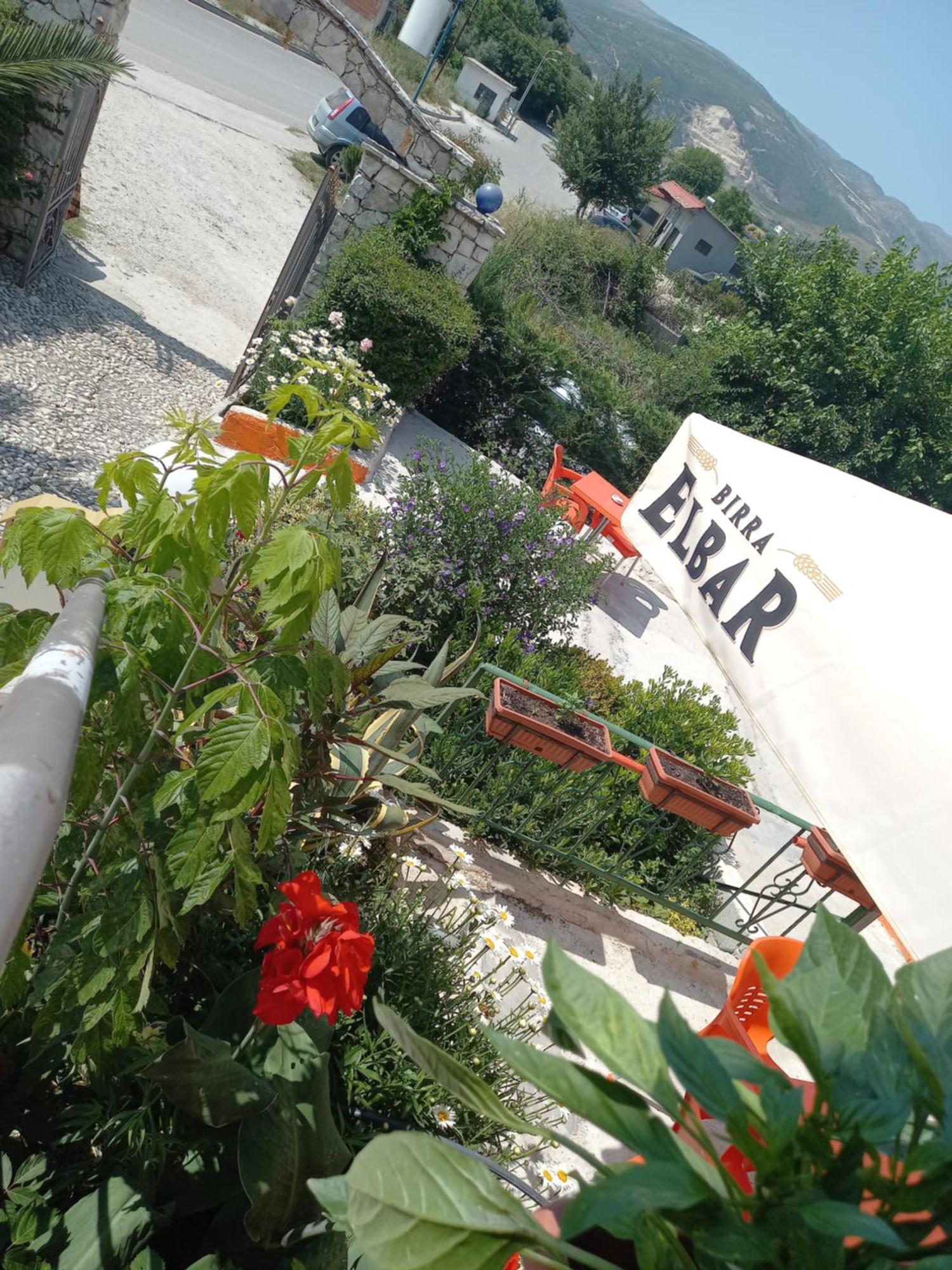 Hotel Bar Restaurant Mete Peshkepi Екстер'єр фото