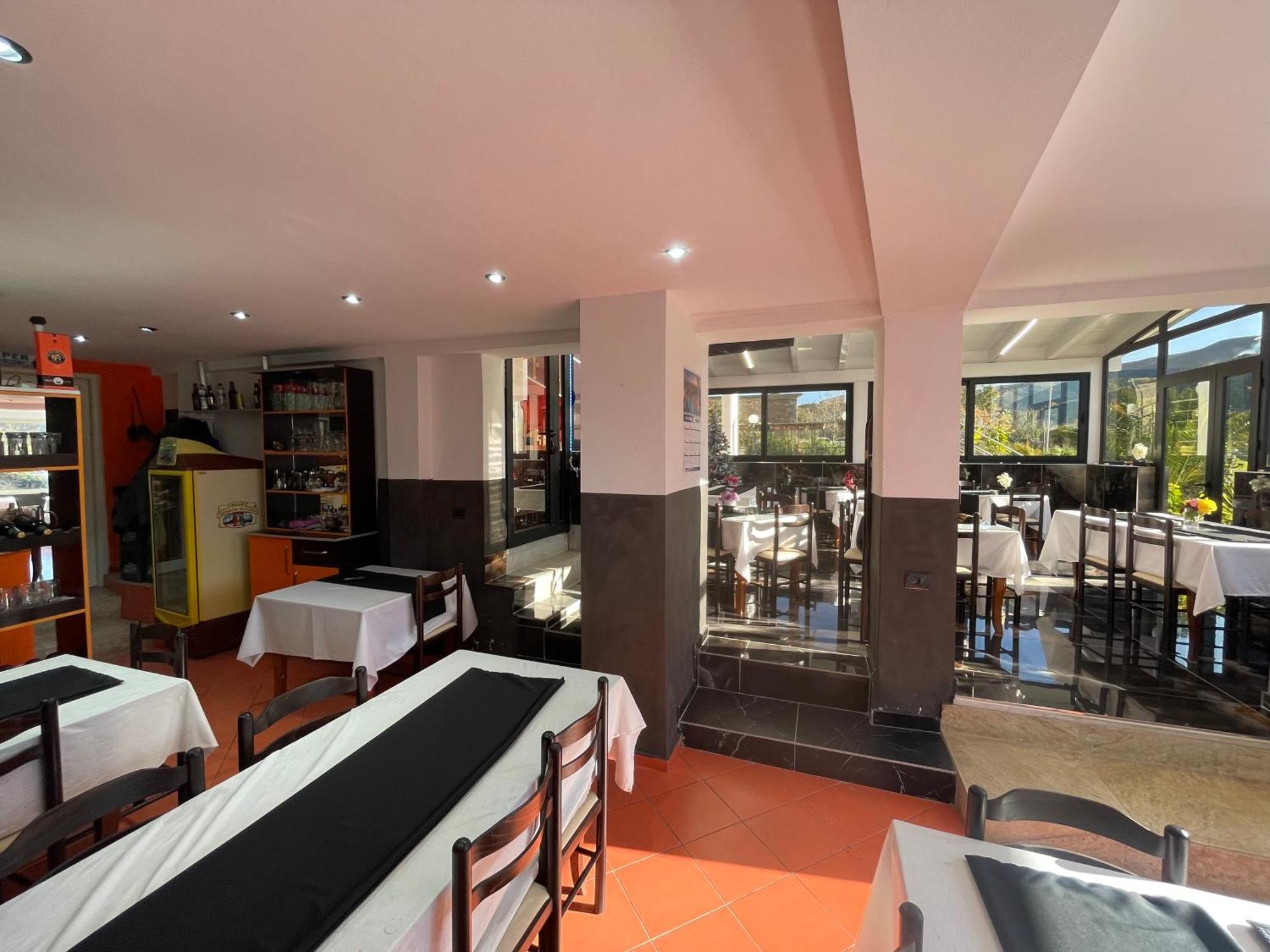 Hotel Bar Restaurant Mete Peshkepi Екстер'єр фото